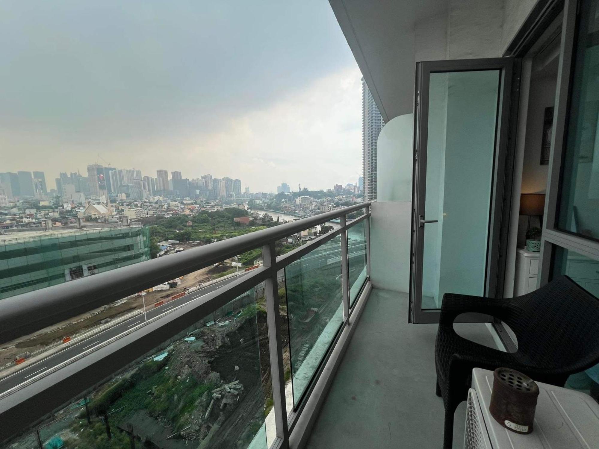 Sakura Apartment Манила Экстерьер фото