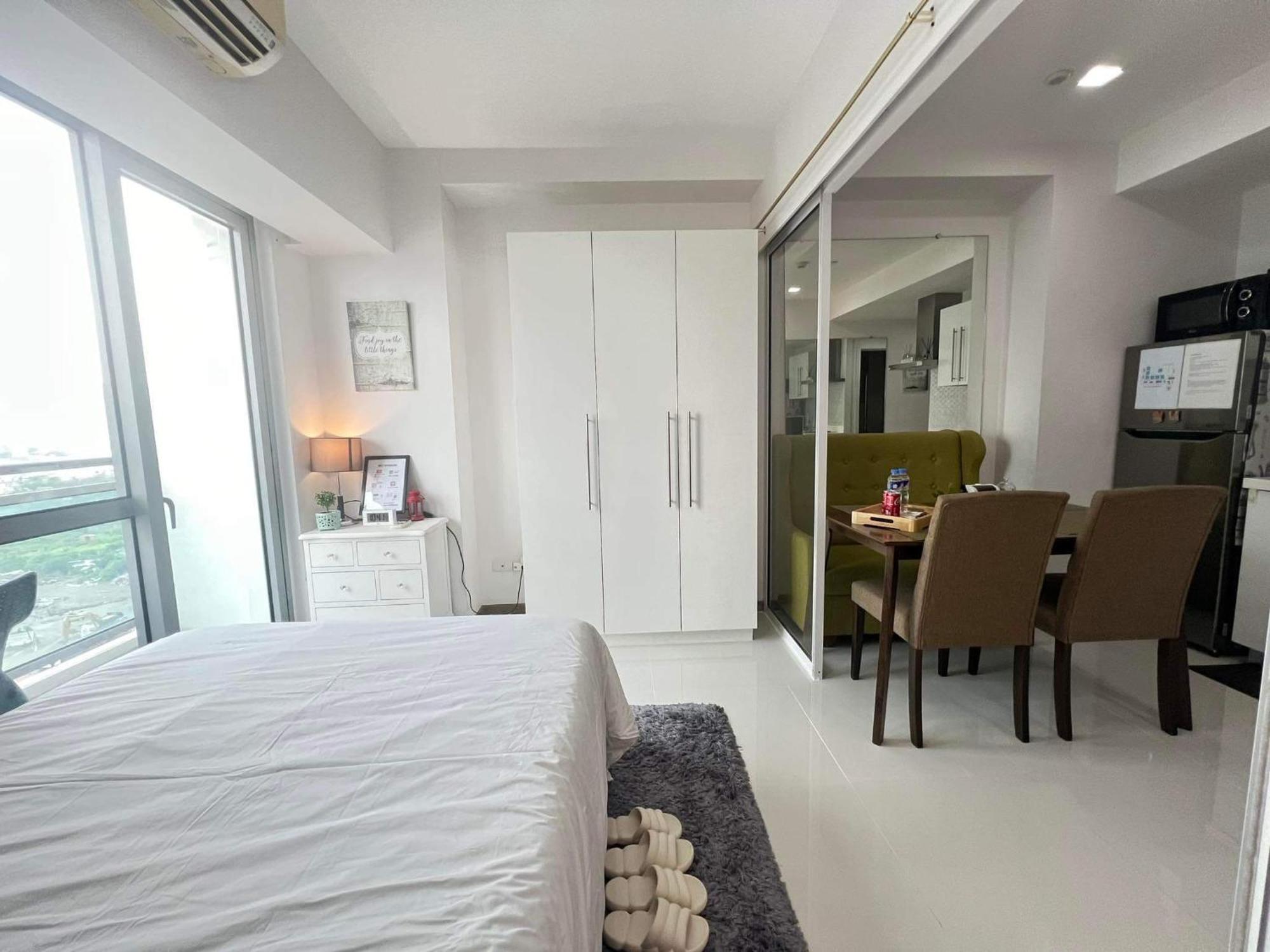 Sakura Apartment Манила Экстерьер фото